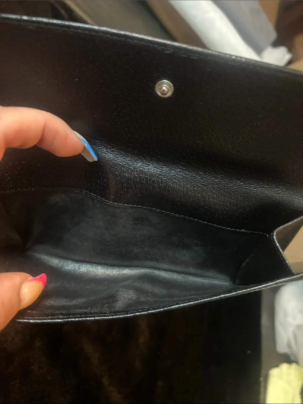 Gucci Black Leather Wallet with Silver G Logo - Picture 5 of 7